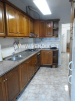 Quarto em apartamento todo equipado no Lumiar.