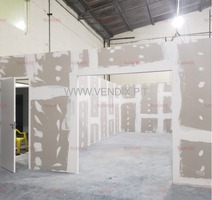 Divisória de gesso acartonado (drywall)